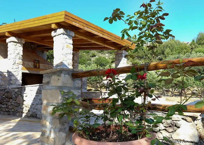 Robinson House Jogo בית הארחה